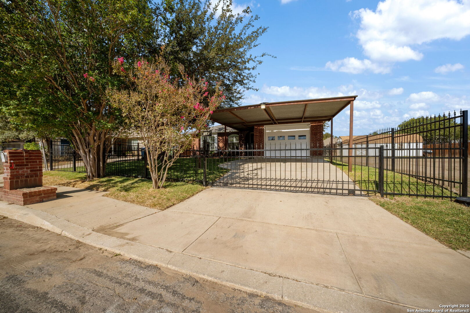 main property photo 4