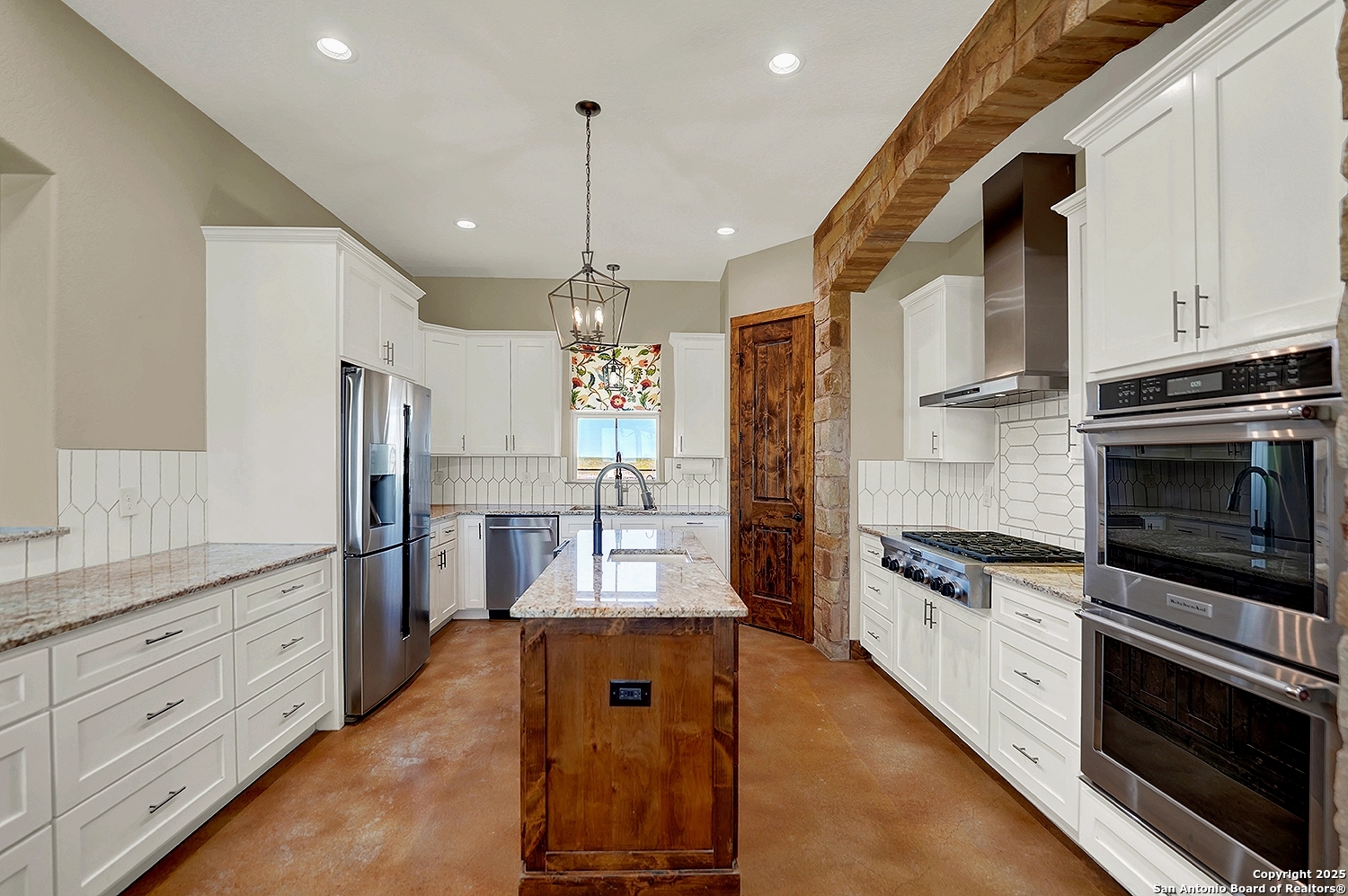 main property photo 9