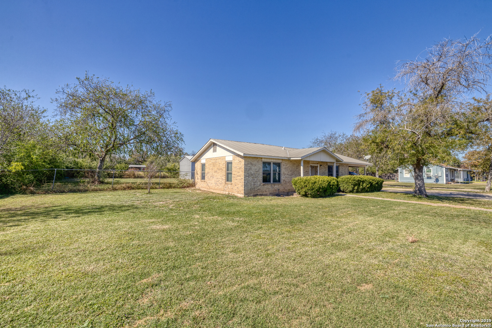 main property photo 2