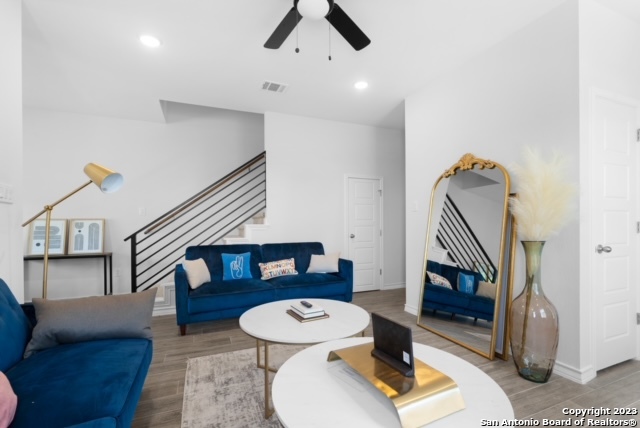 property viewer photo 2