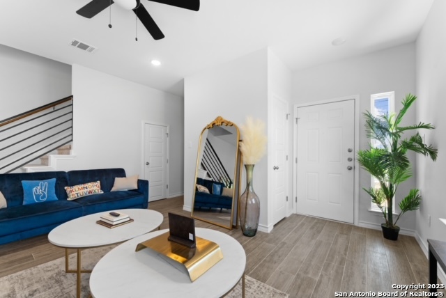 property viewer photo 3