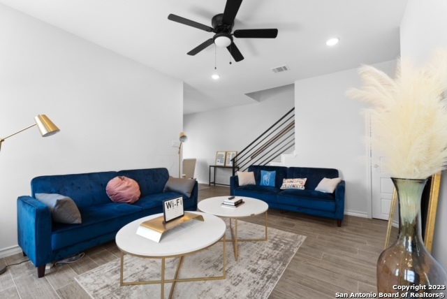 property viewer photo 4