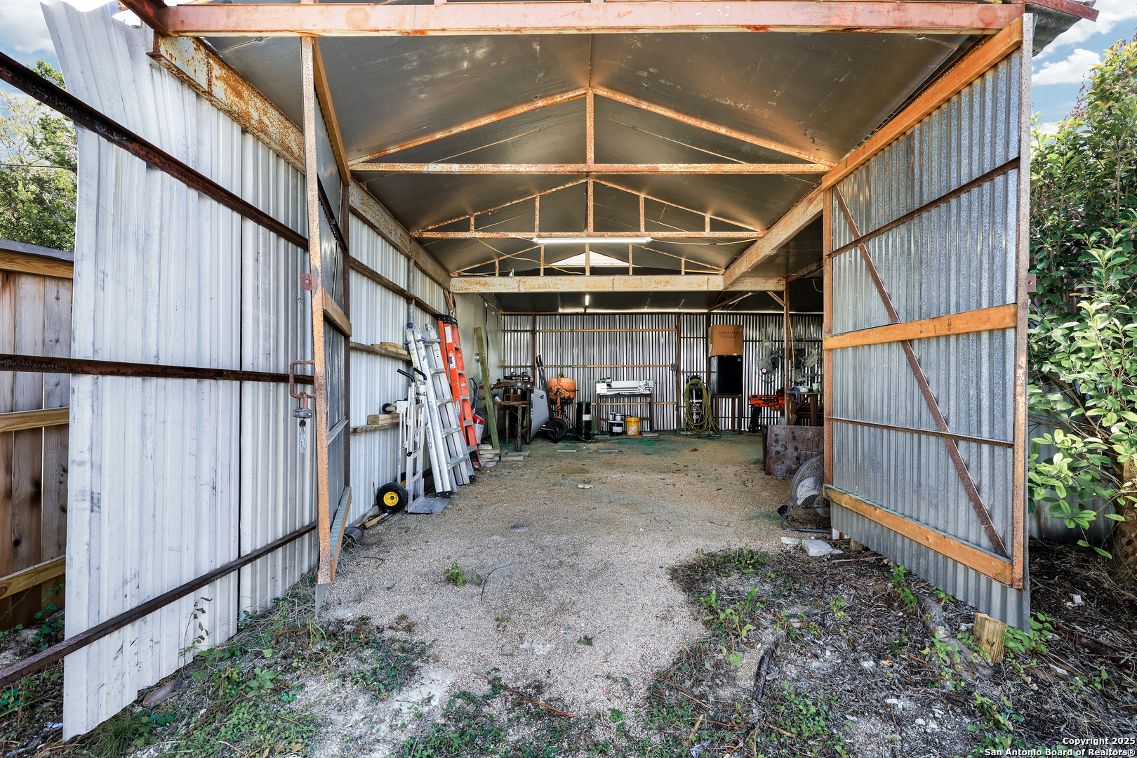 main property photo 28