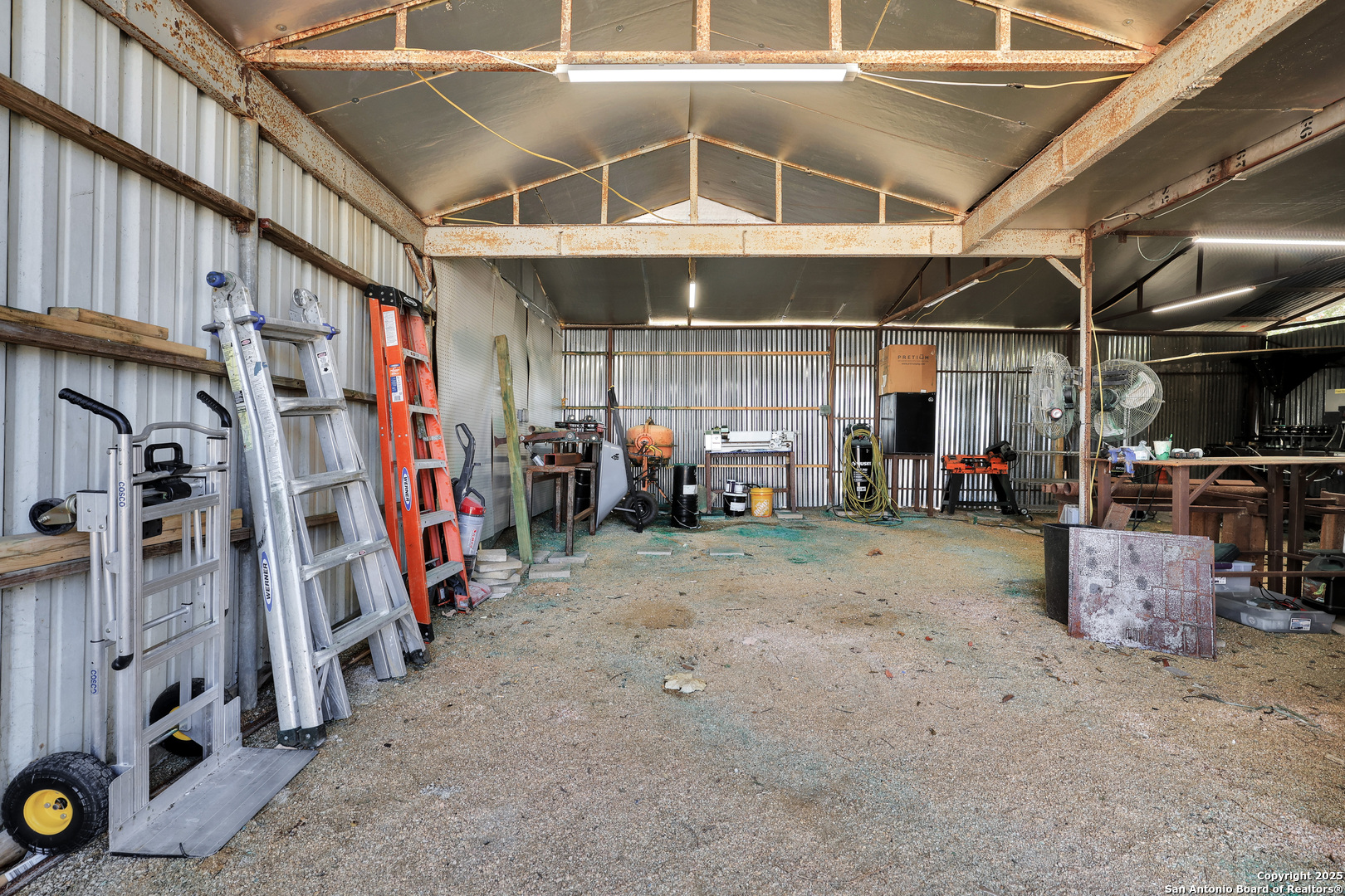 main property photo 30