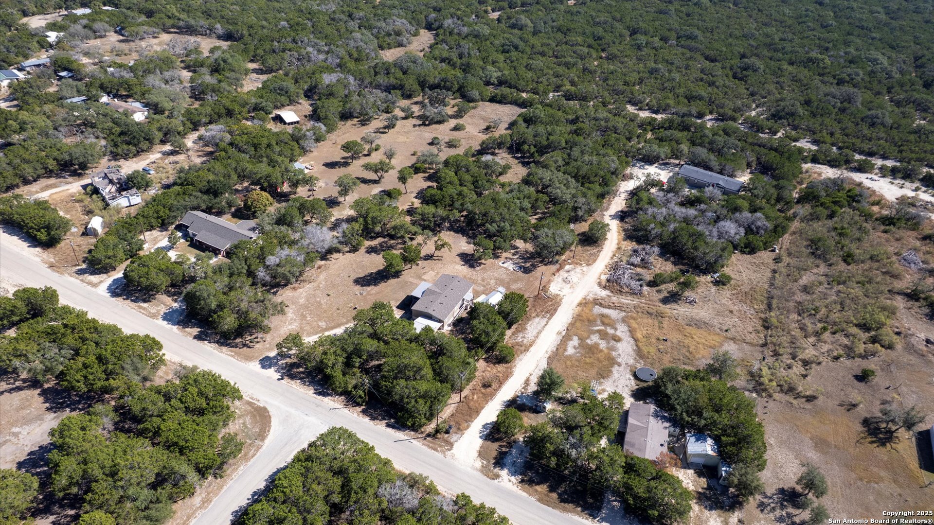 main property photo 28