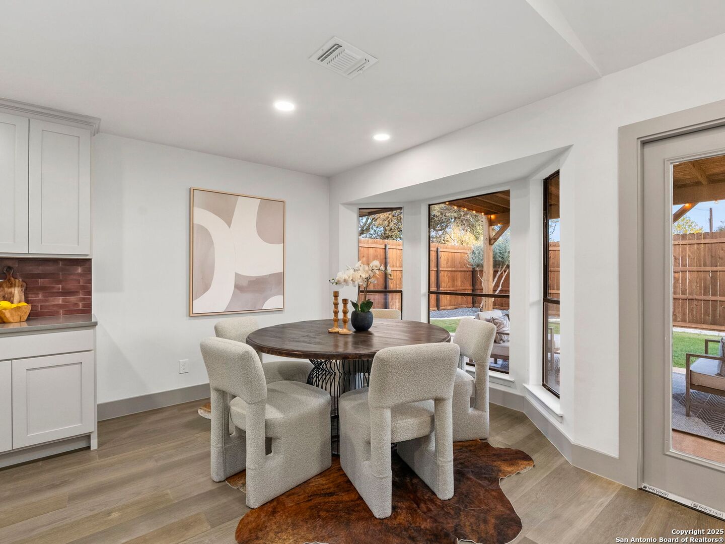 property viewer photo 7