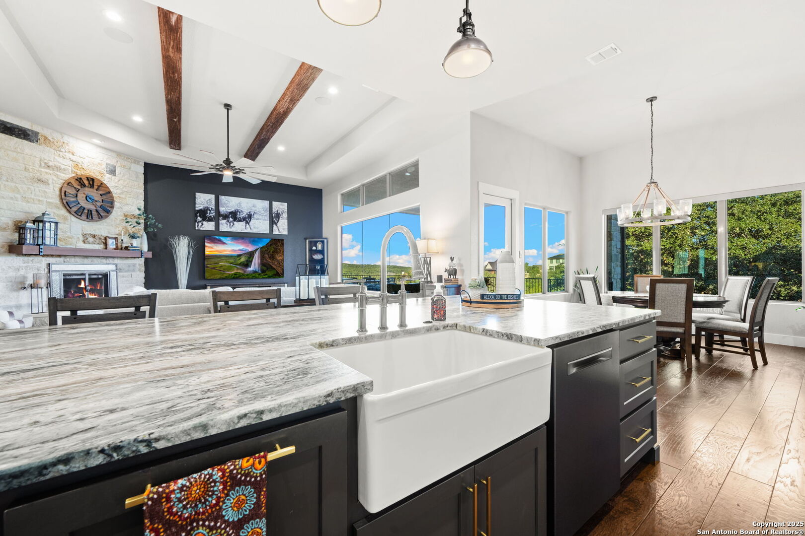 property viewer photo 13