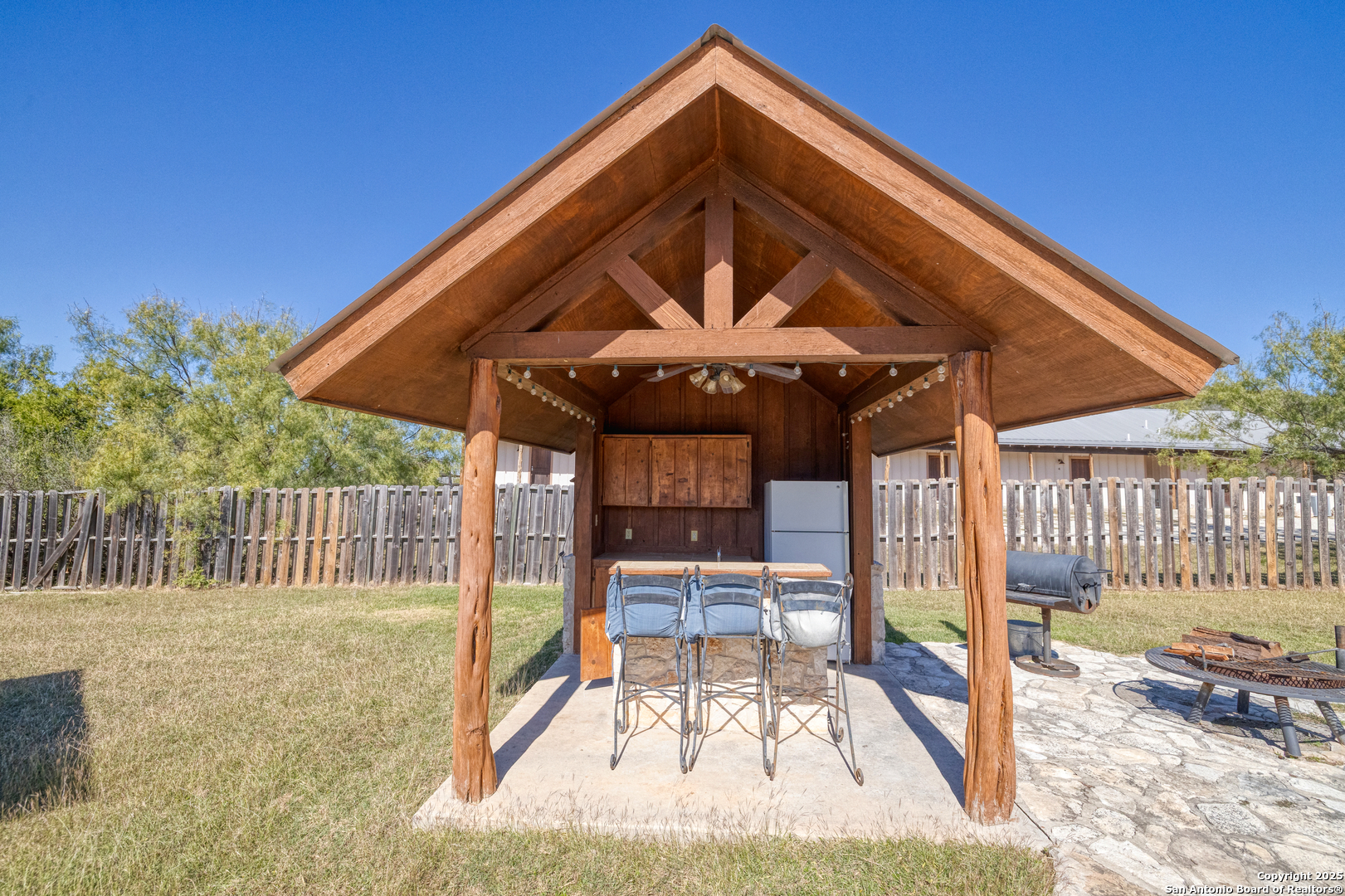 main property photo 12