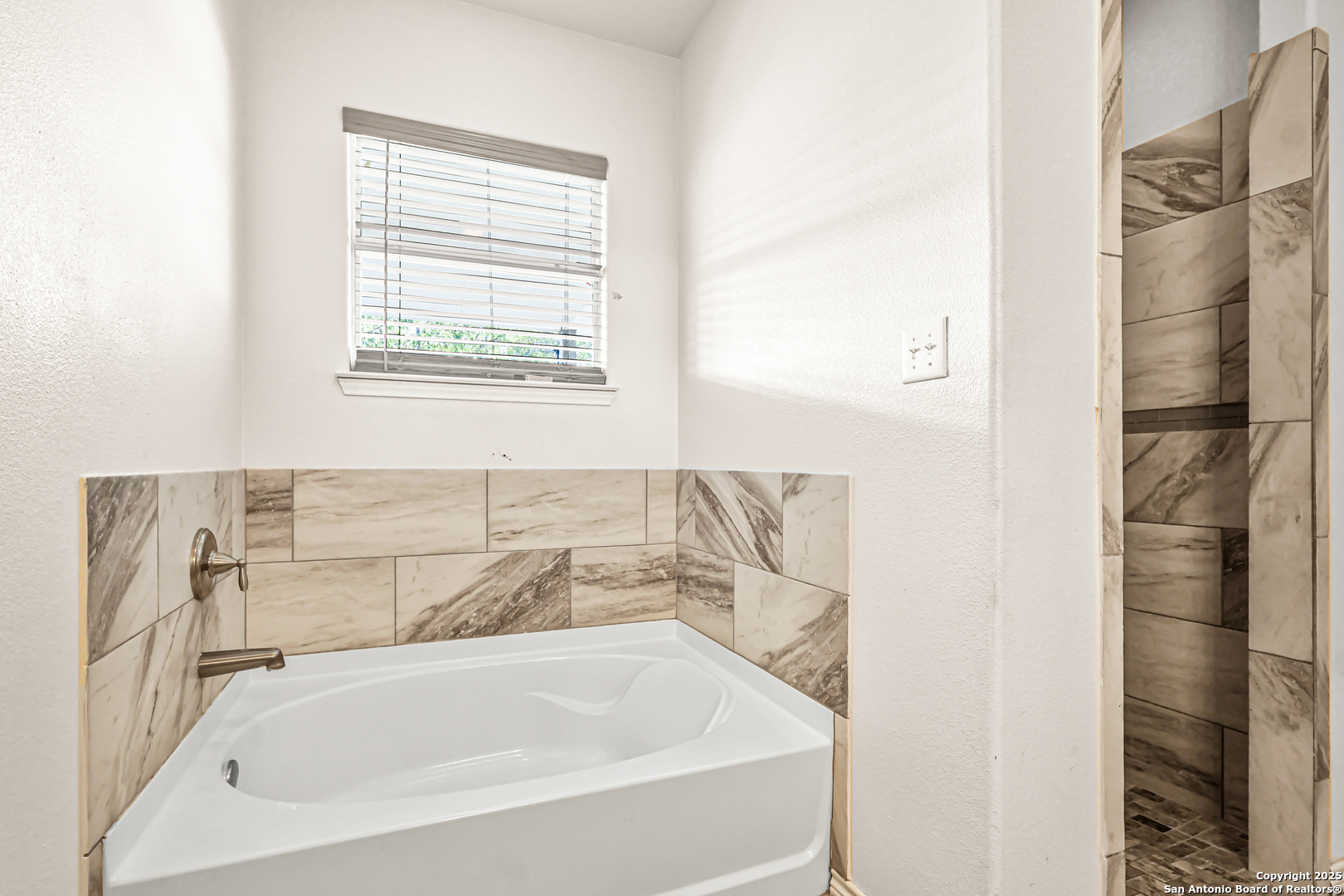 property viewer photo 16