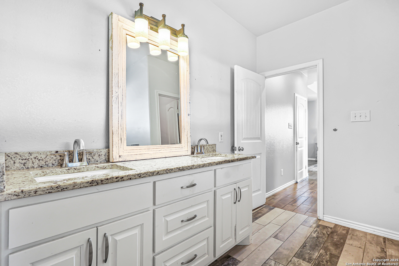 property viewer photo 18