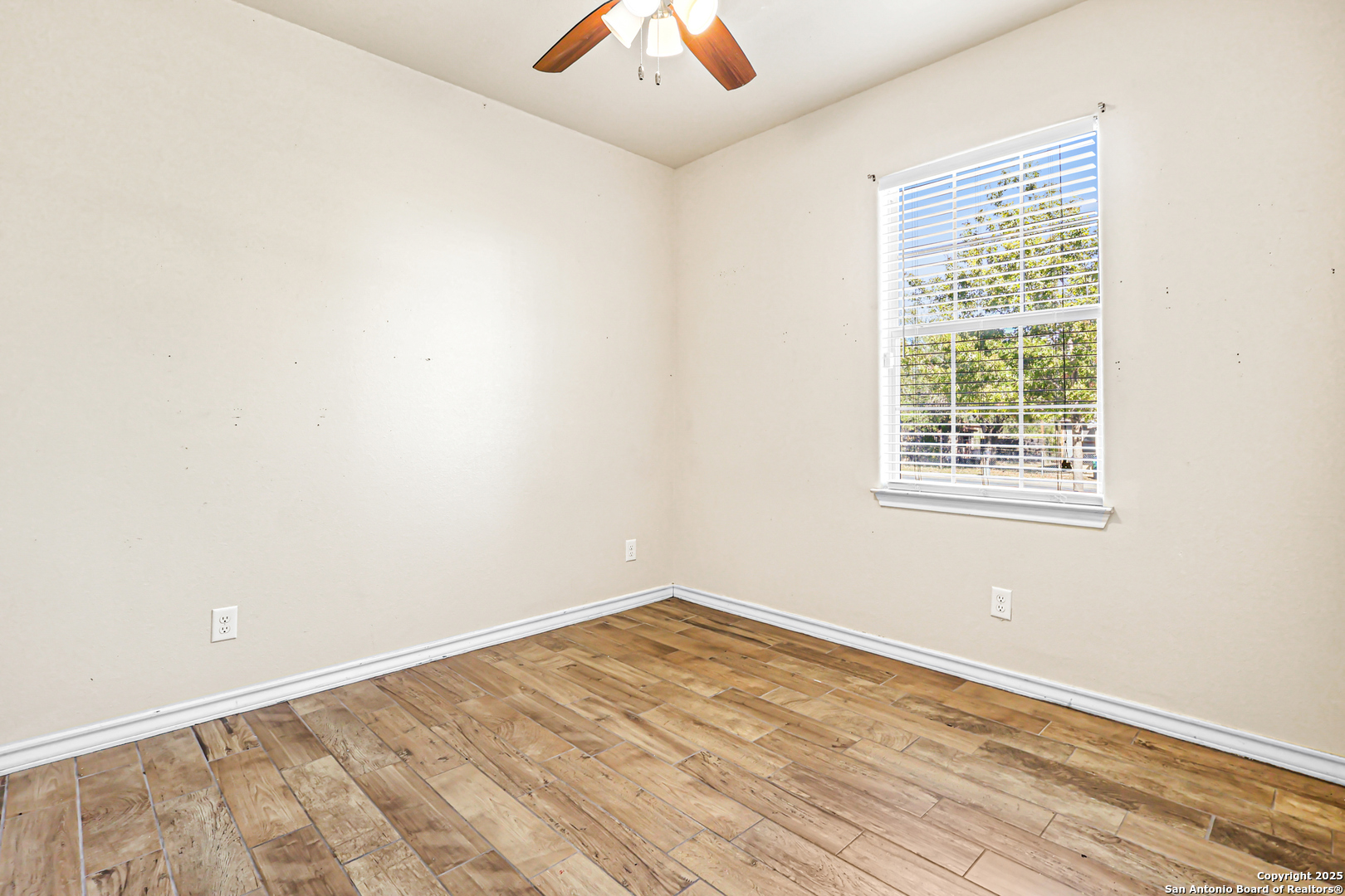 property viewer photo 19
