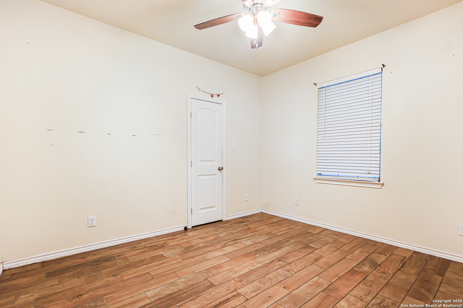 property viewer photo 22