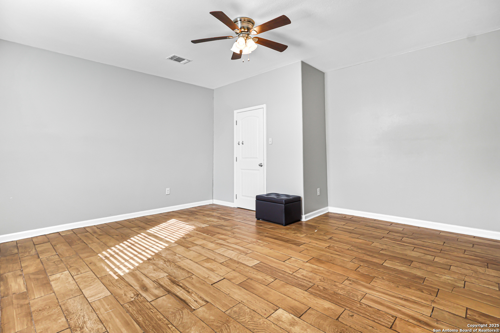 property viewer photo 23