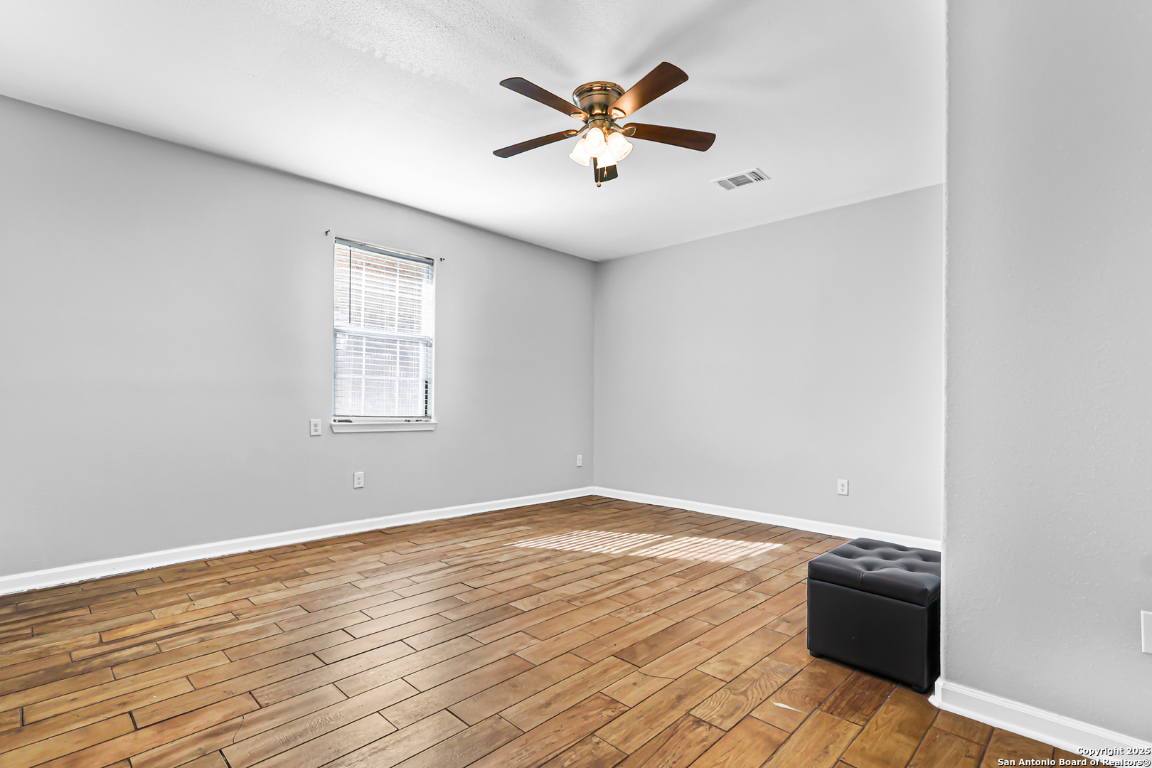 property viewer photo 24