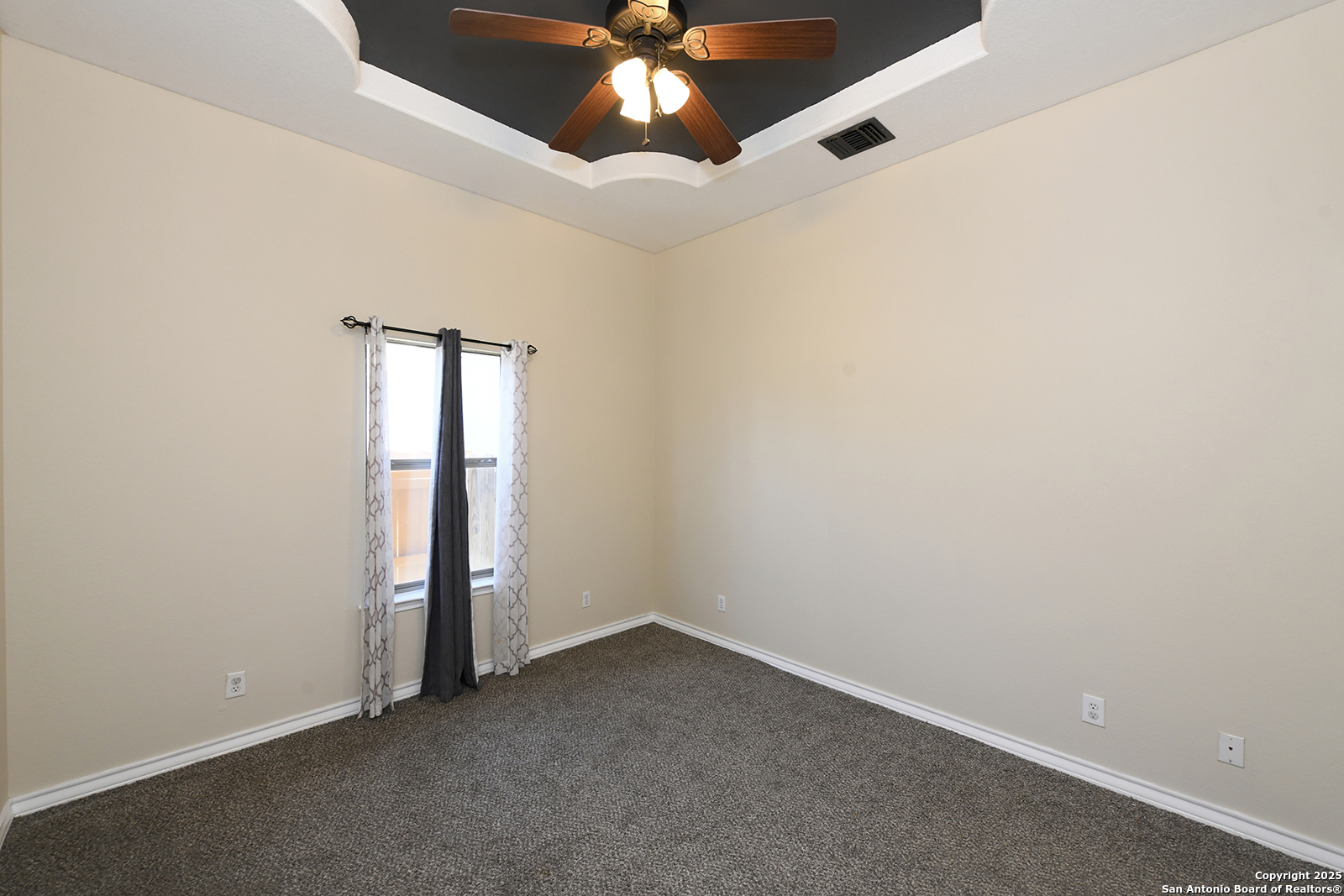 property viewer photo 17