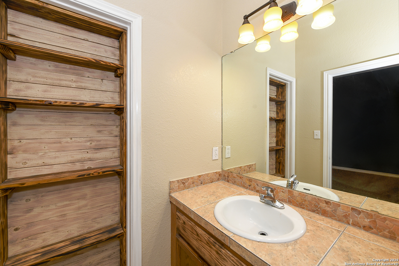 property viewer photo 18