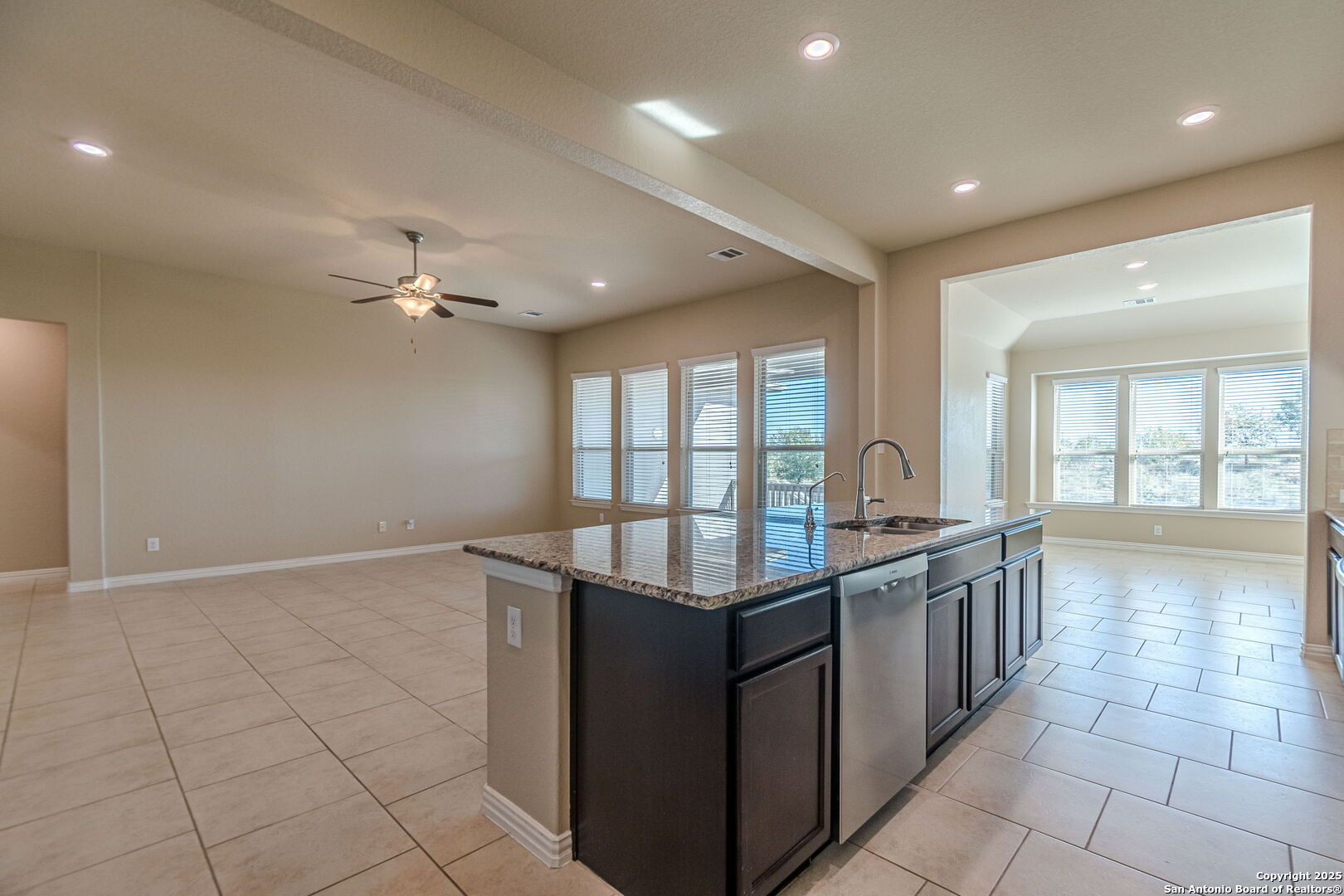property viewer photo 15