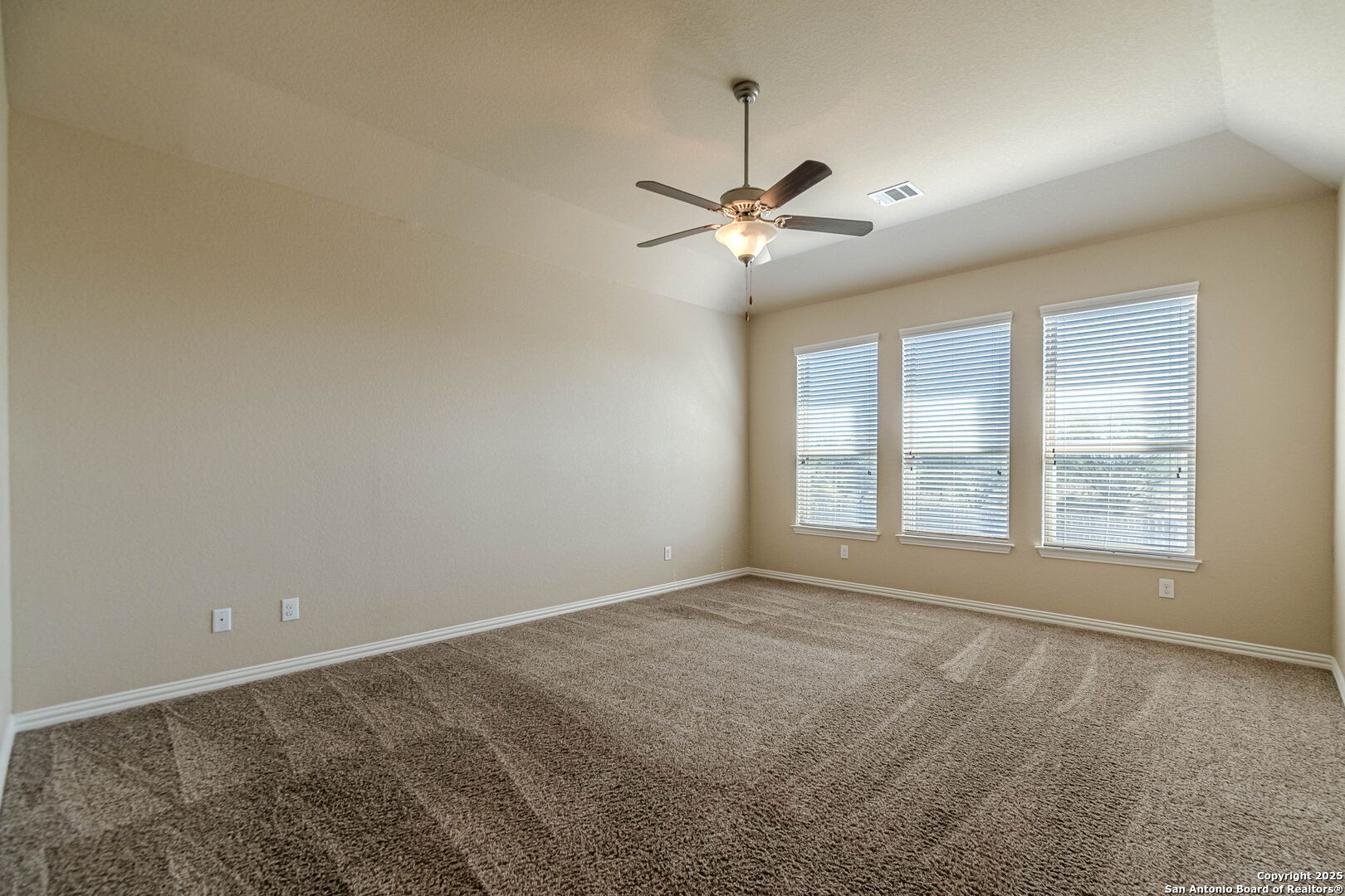 property viewer photo 18