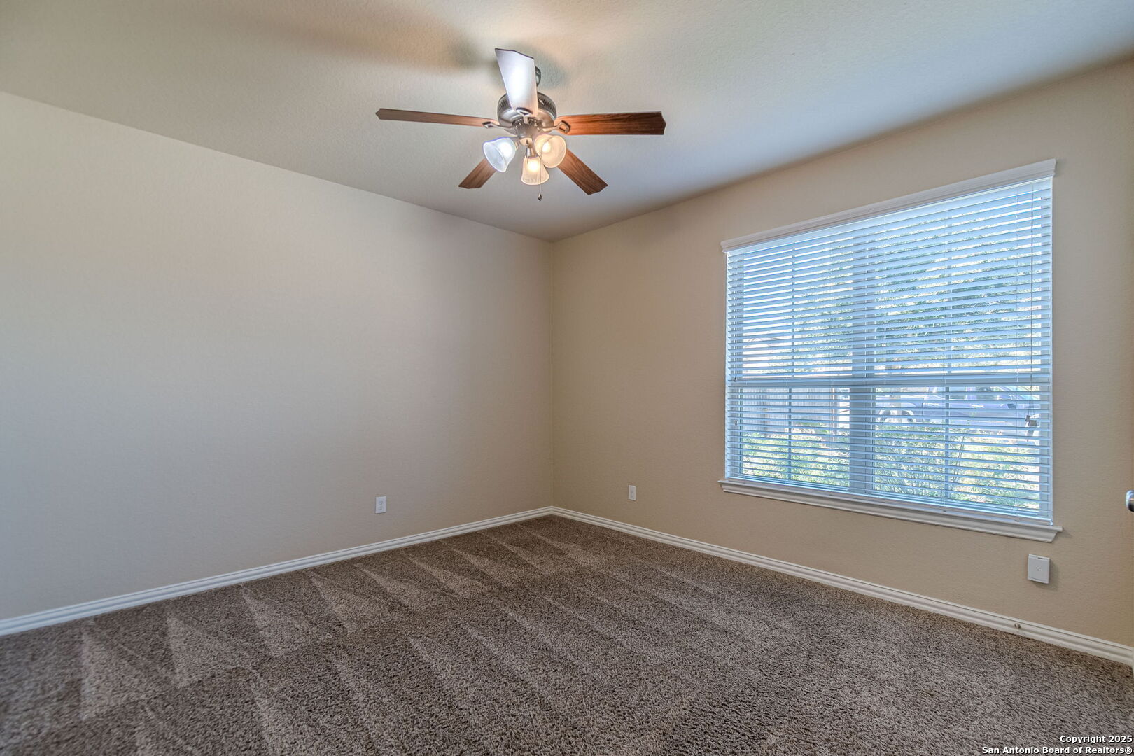 property viewer photo 25