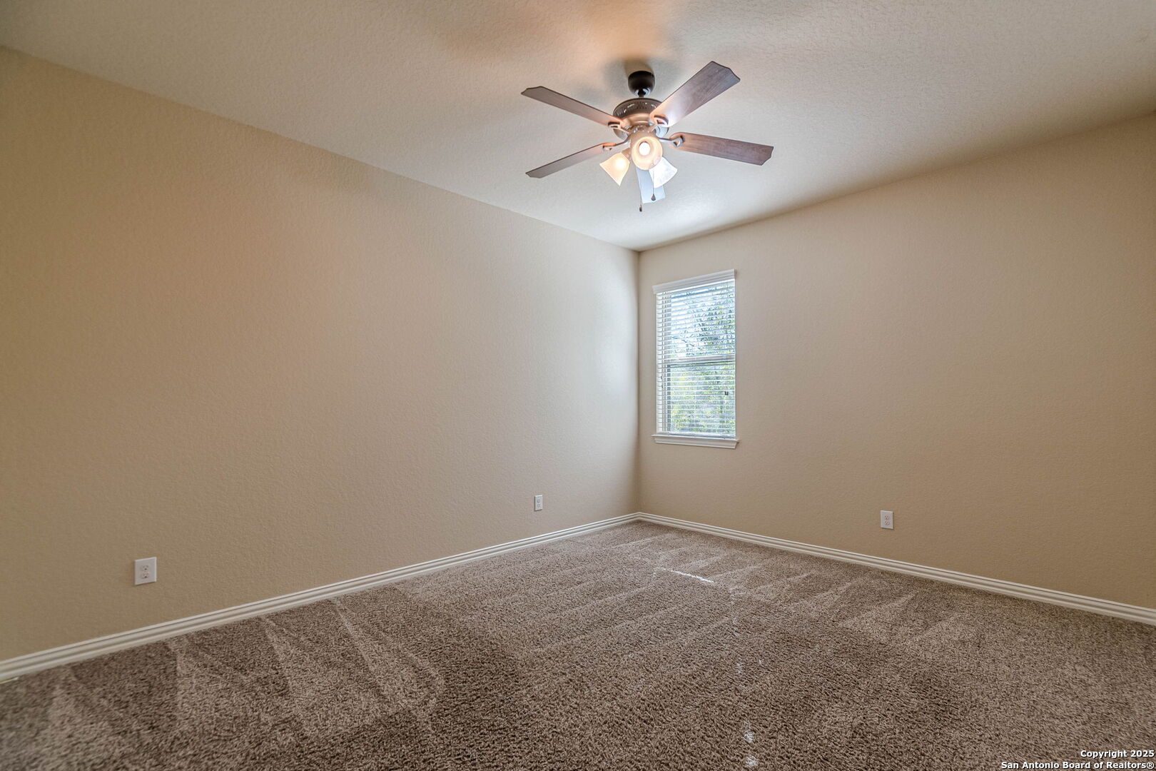 property viewer photo 27