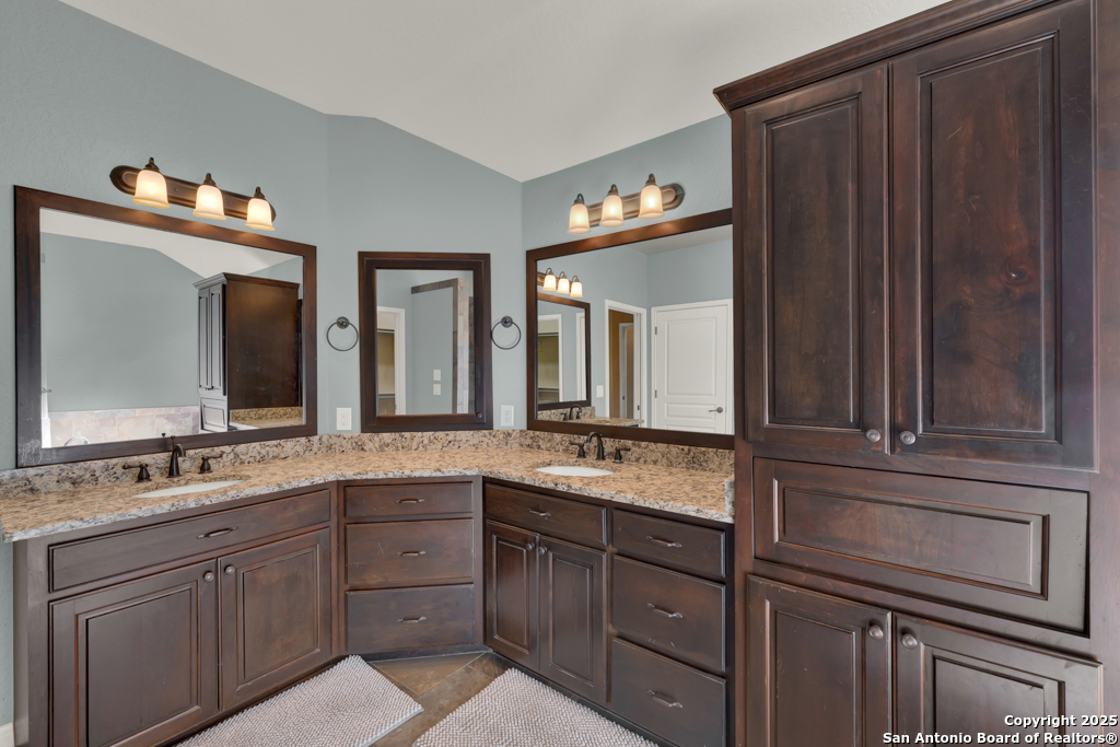 property viewer photo 26