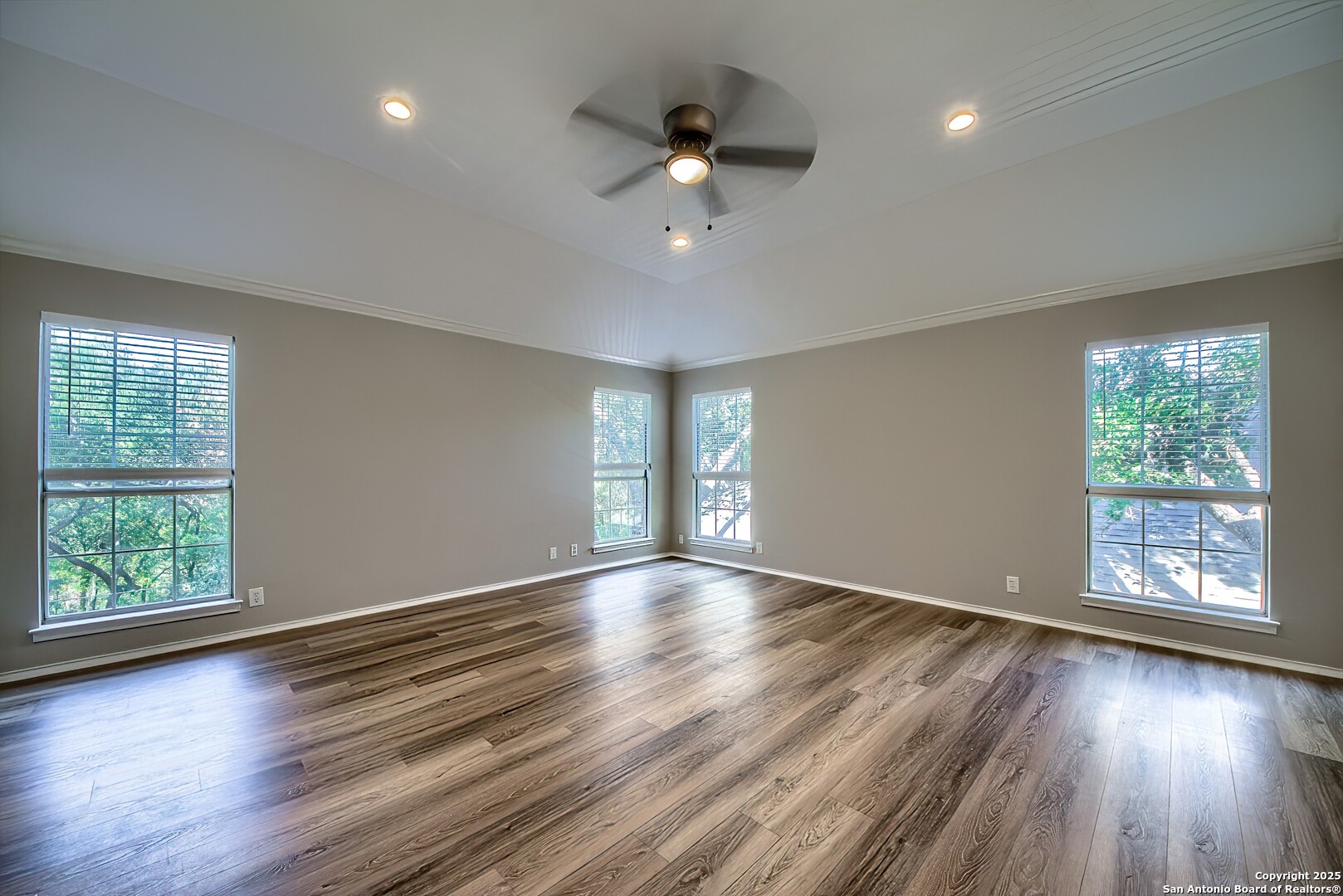 property viewer photo 19
