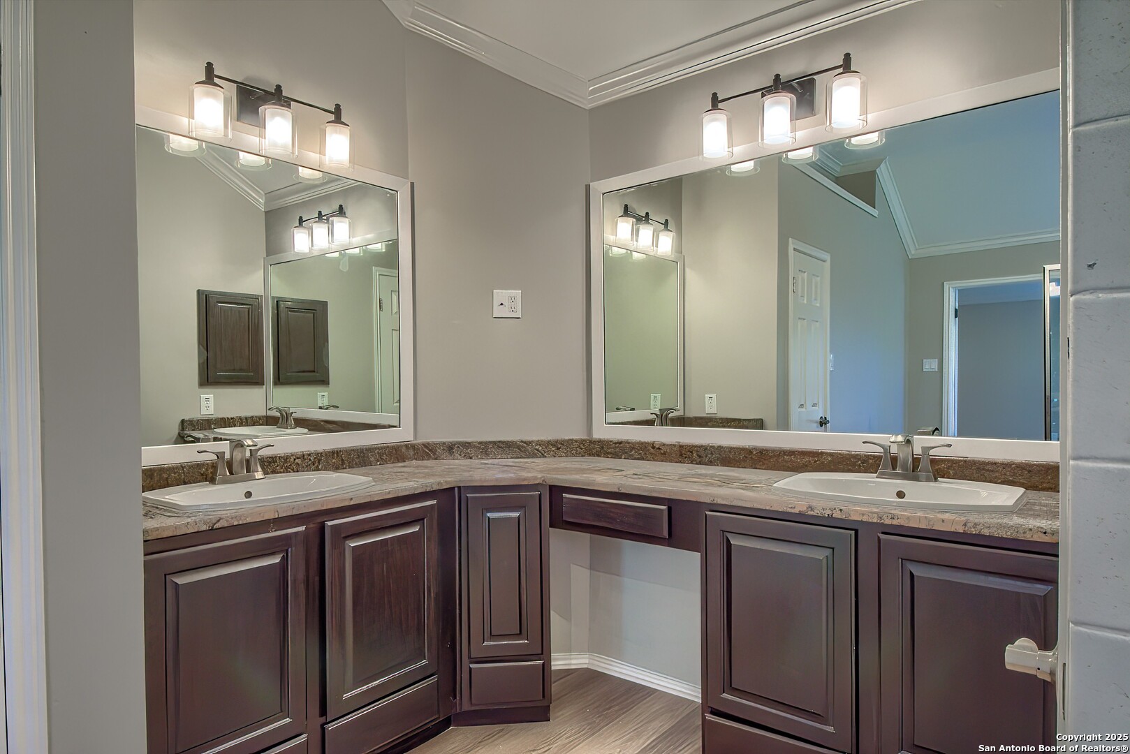 property viewer photo 23