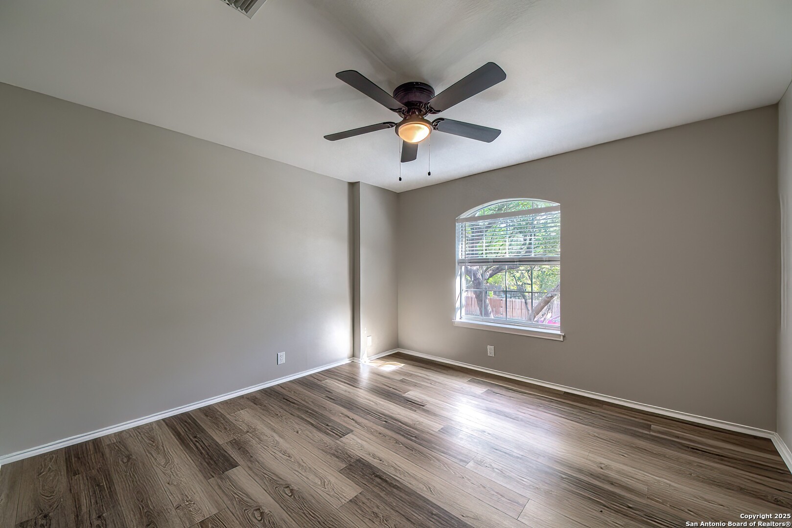 property viewer photo 24