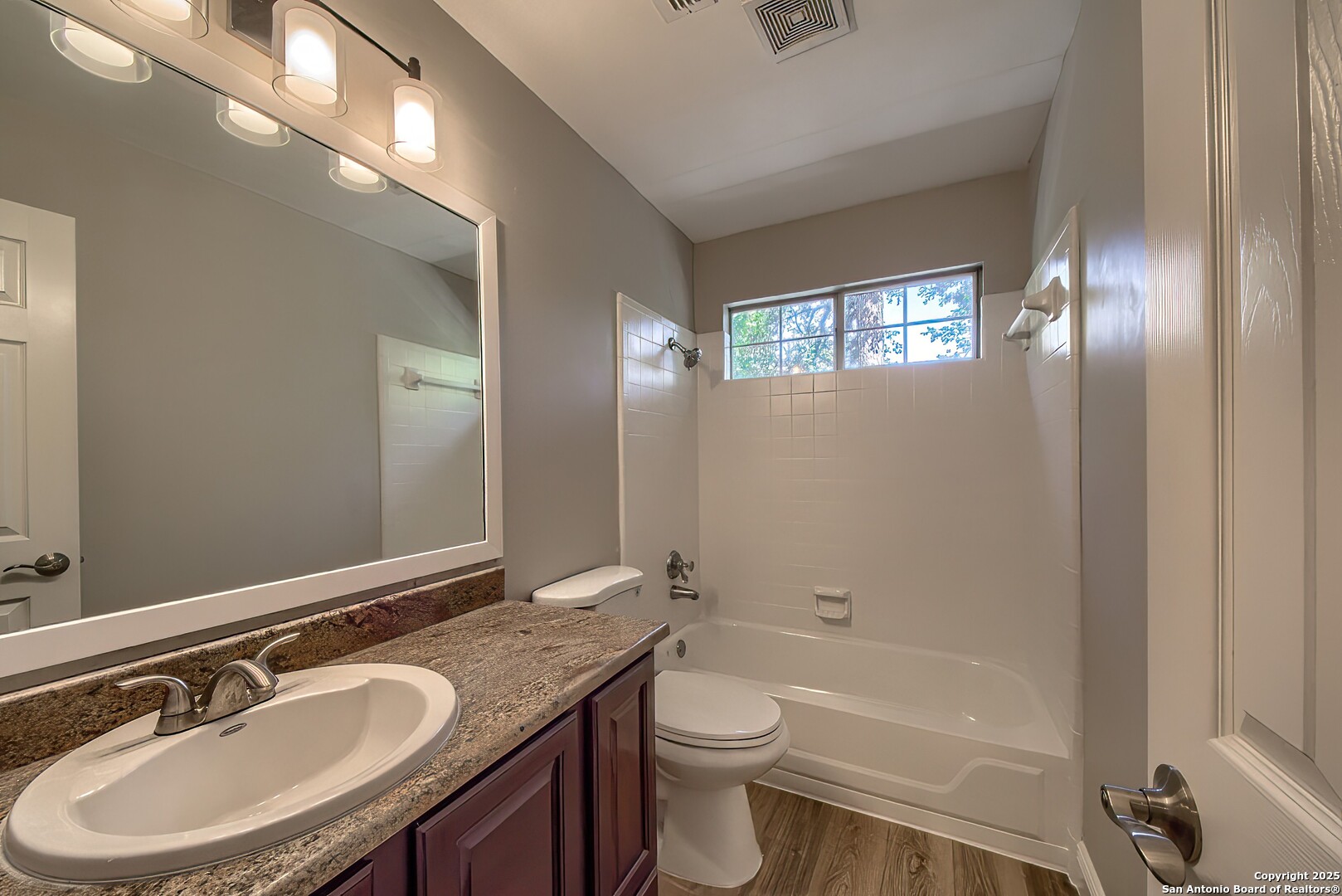 property viewer photo 25