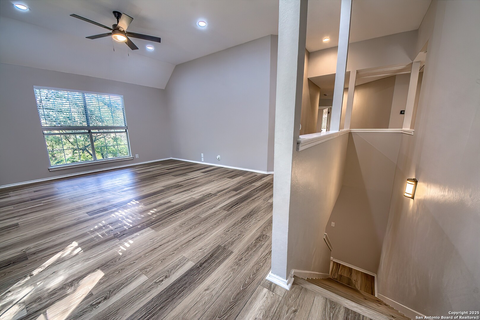property viewer photo 26