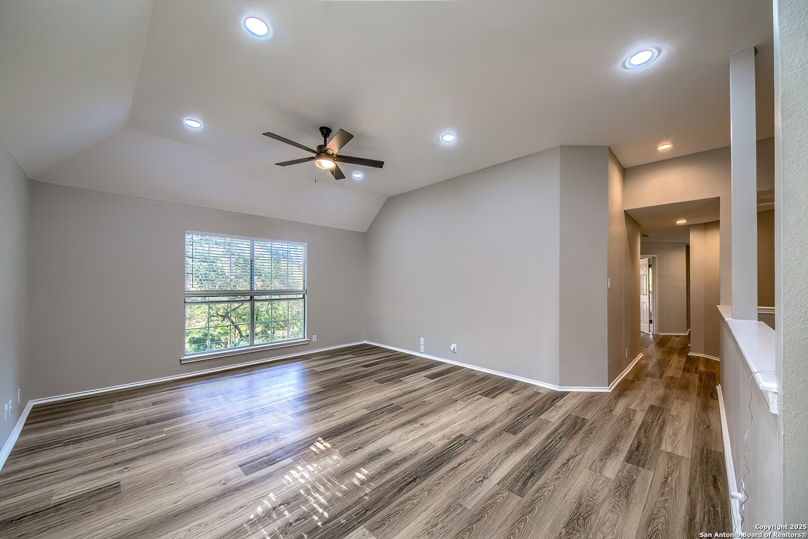 property viewer photo 27