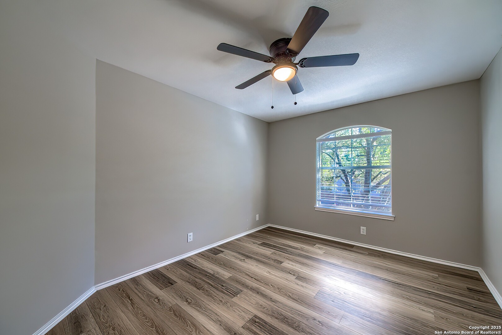 property viewer photo 29