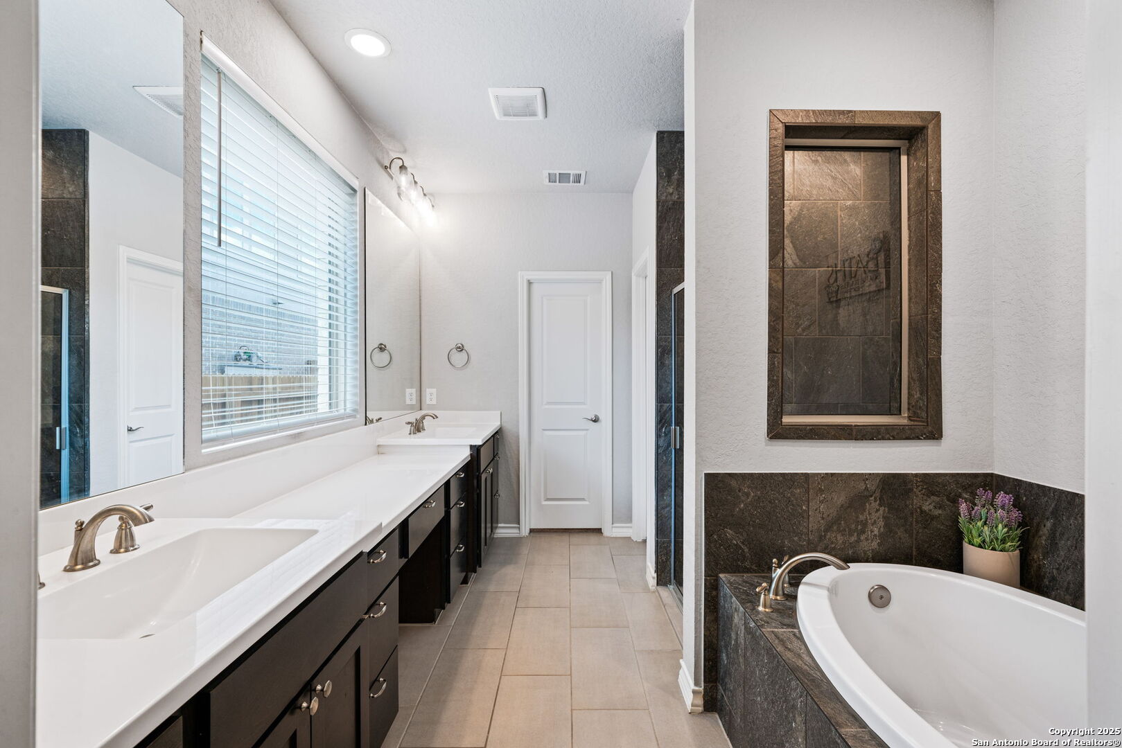 property viewer photo 23
