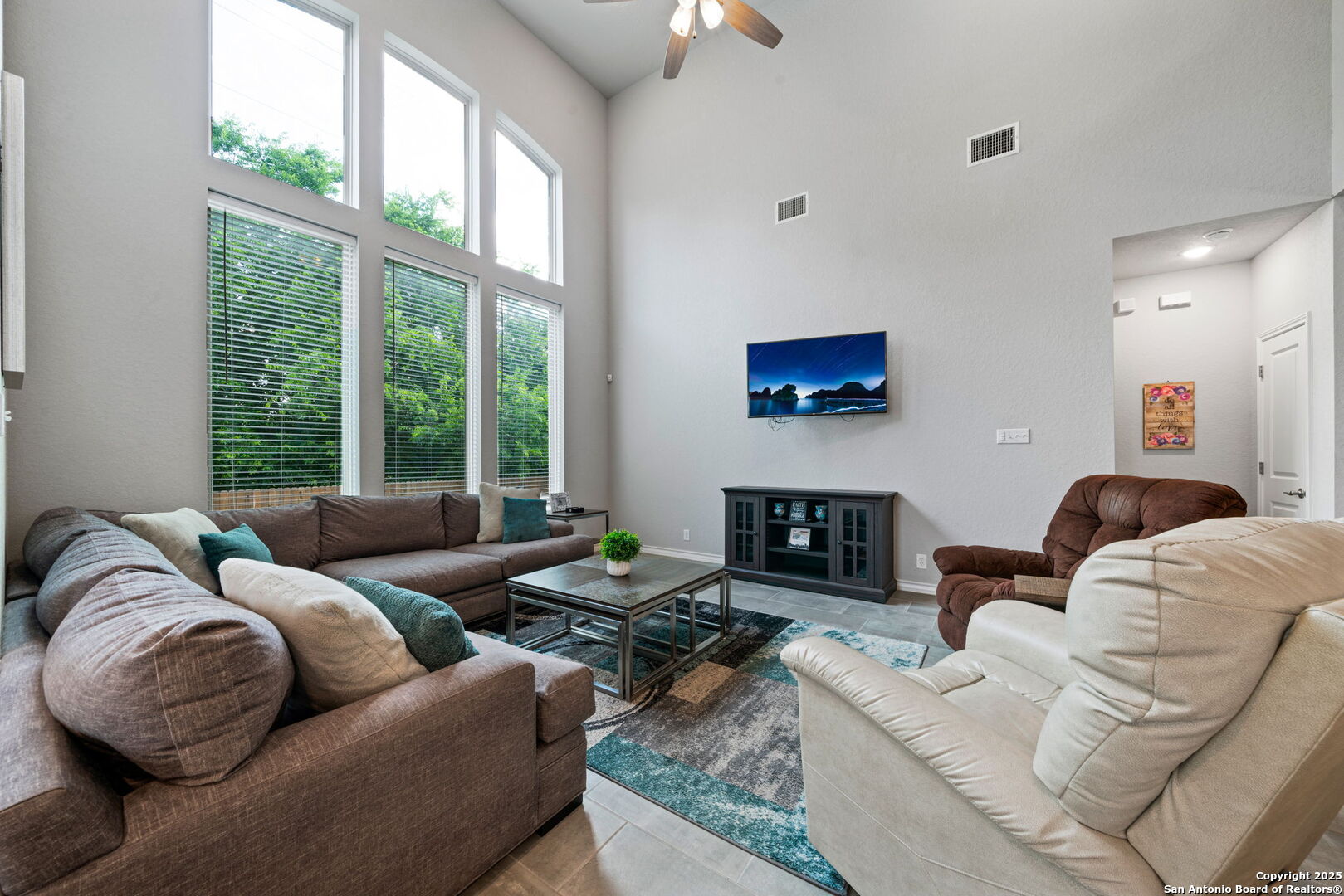 property viewer photo 6