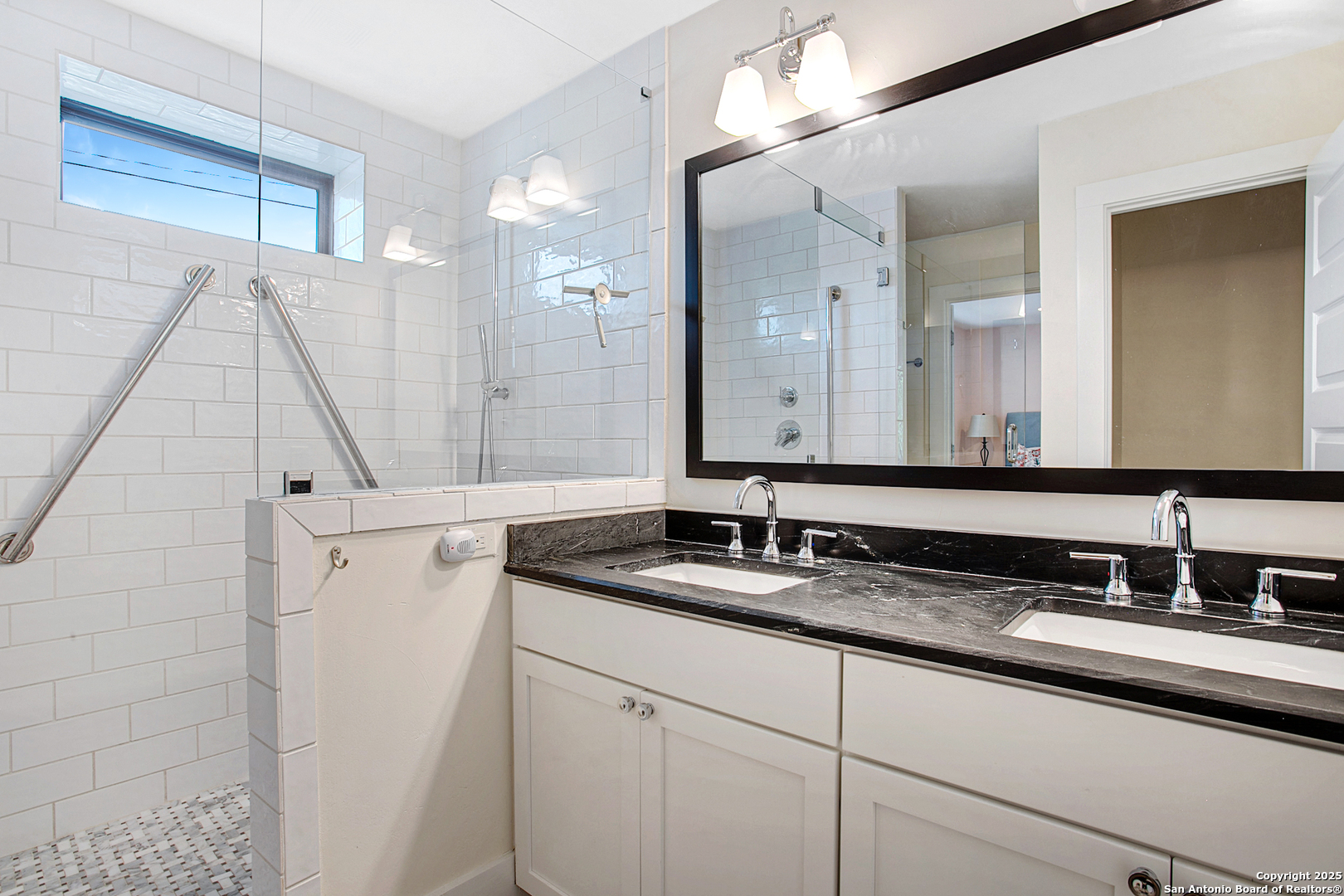 property viewer photo 10