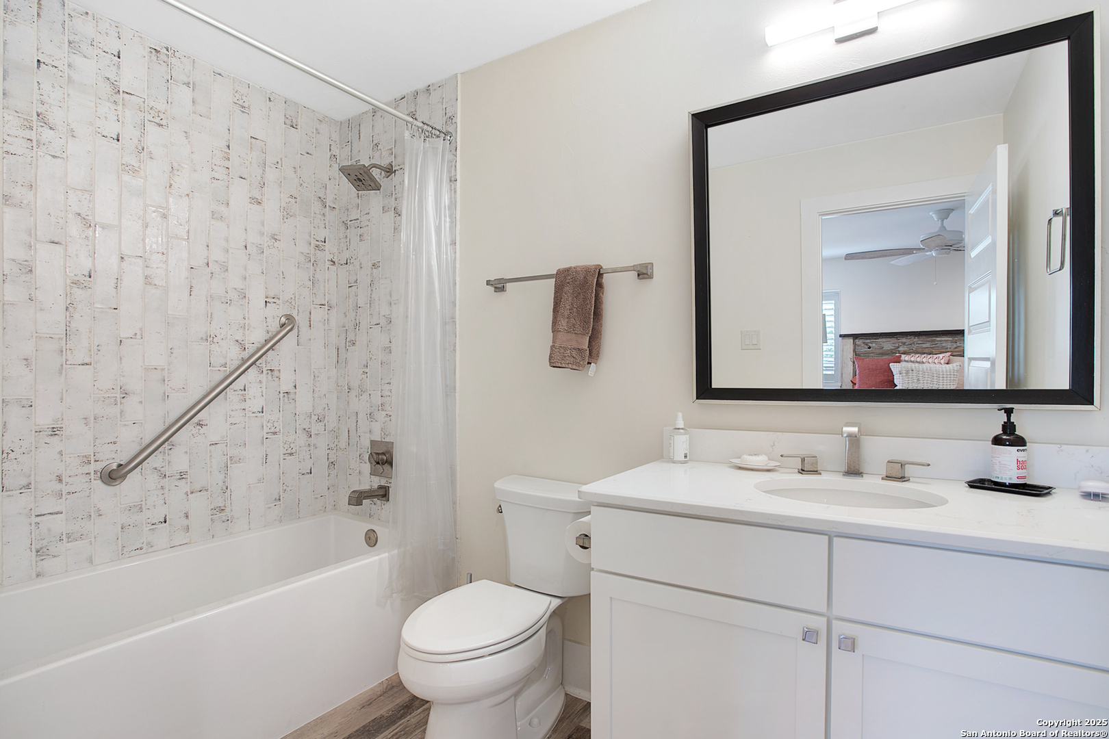 property viewer photo 6