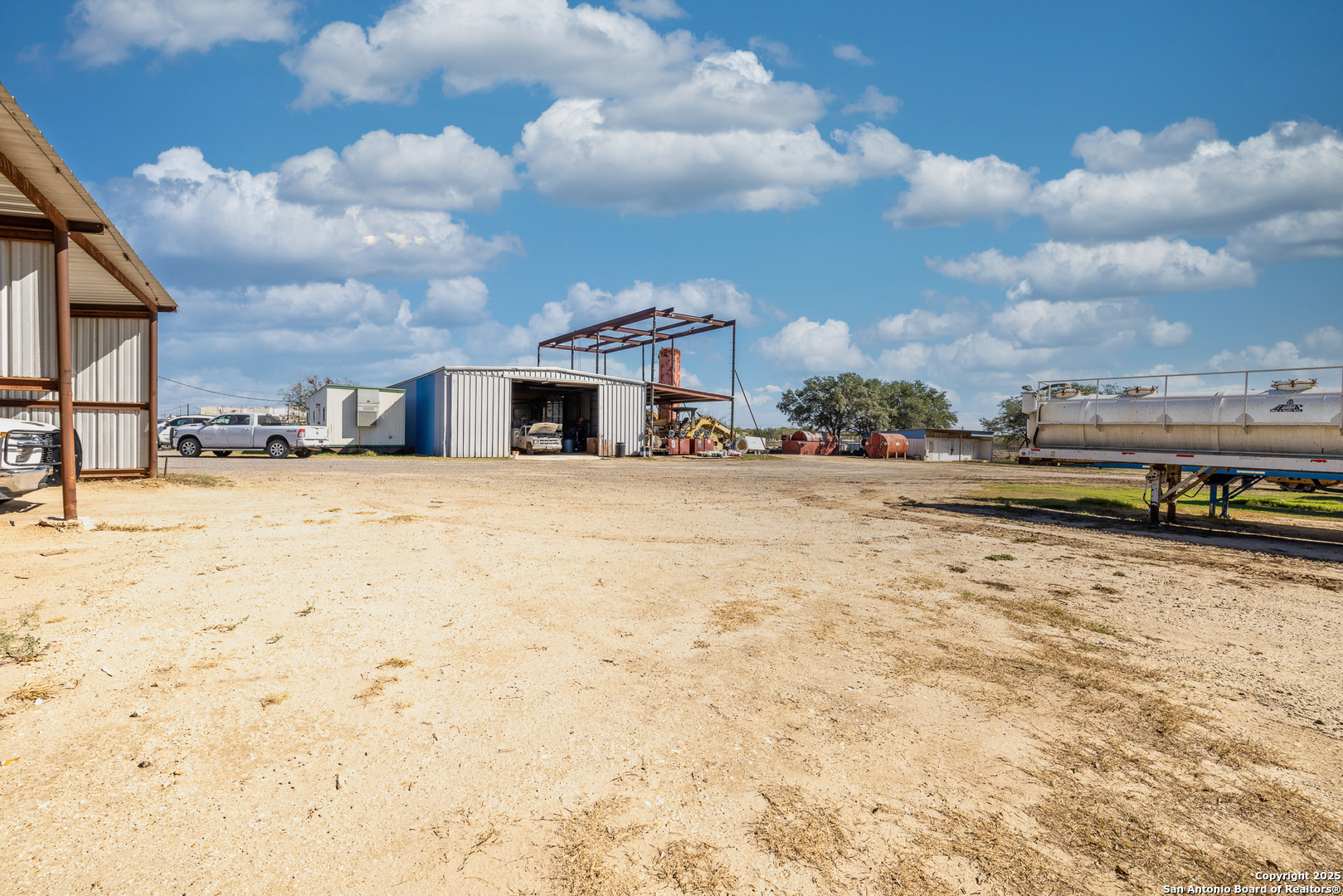 main property photo 9
