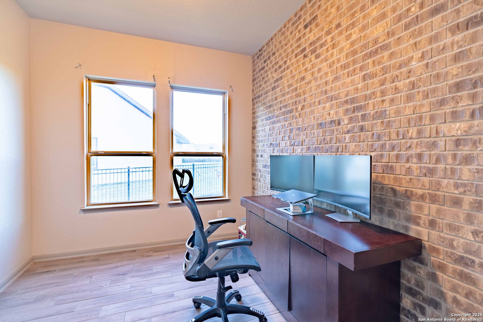 main property photo 11