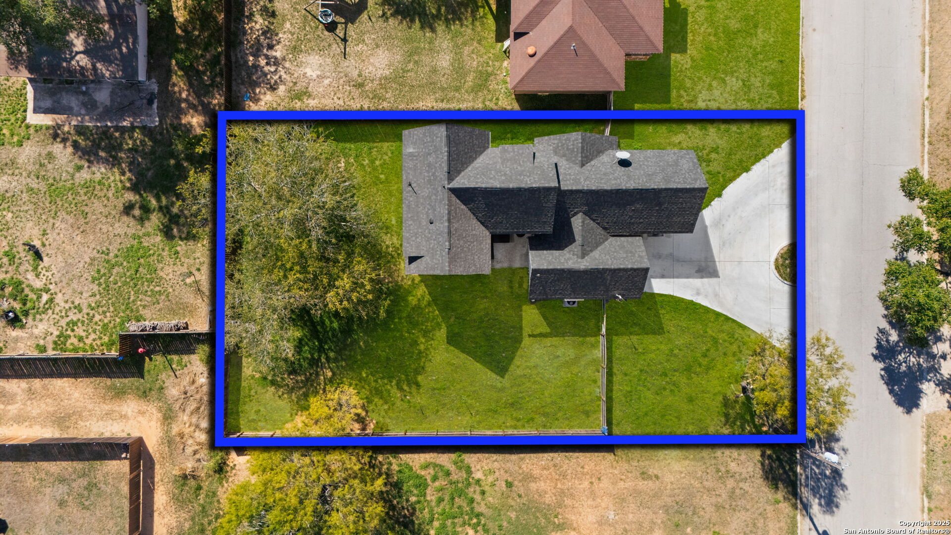 main property photo 28