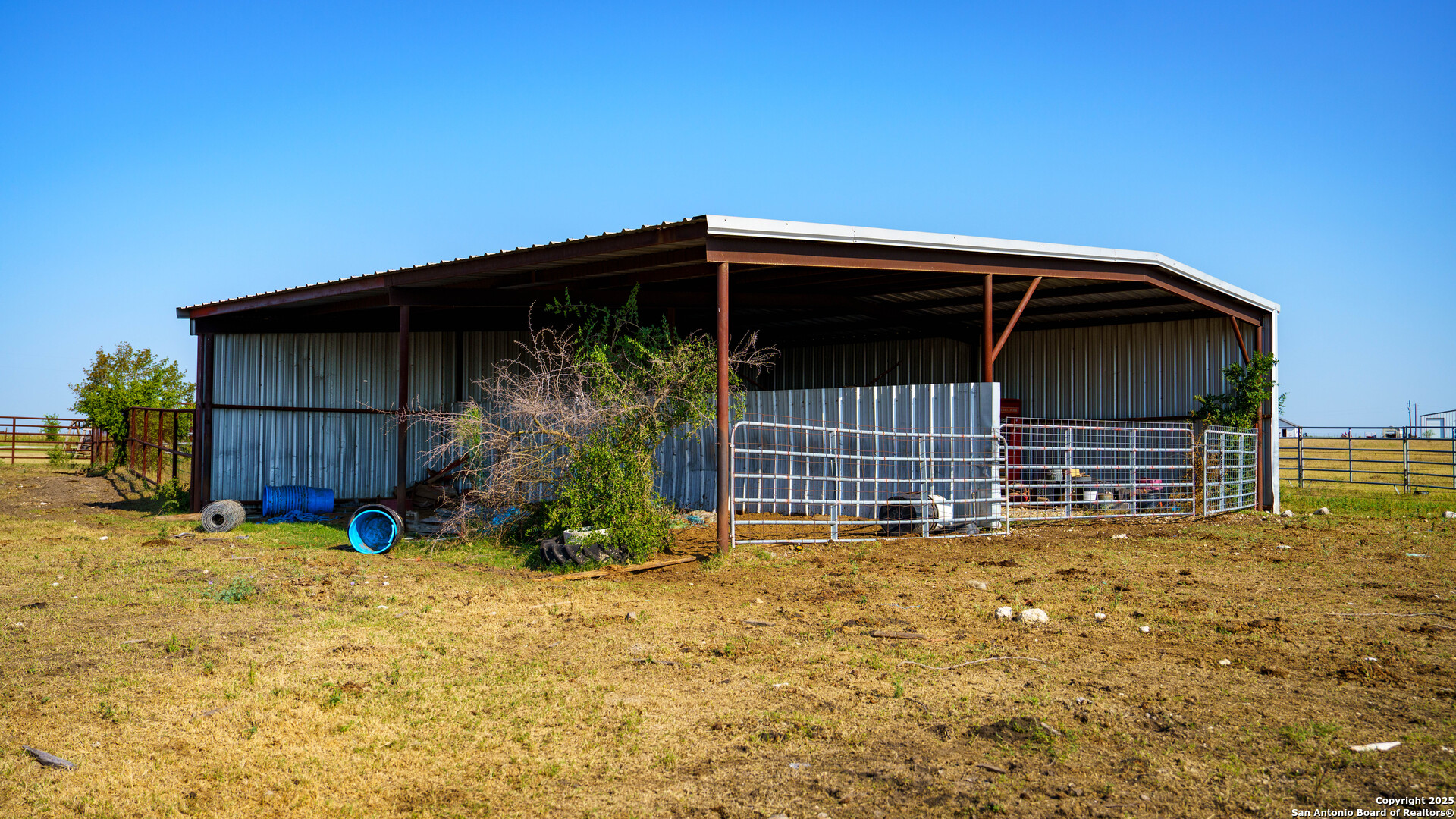 main property photo 11