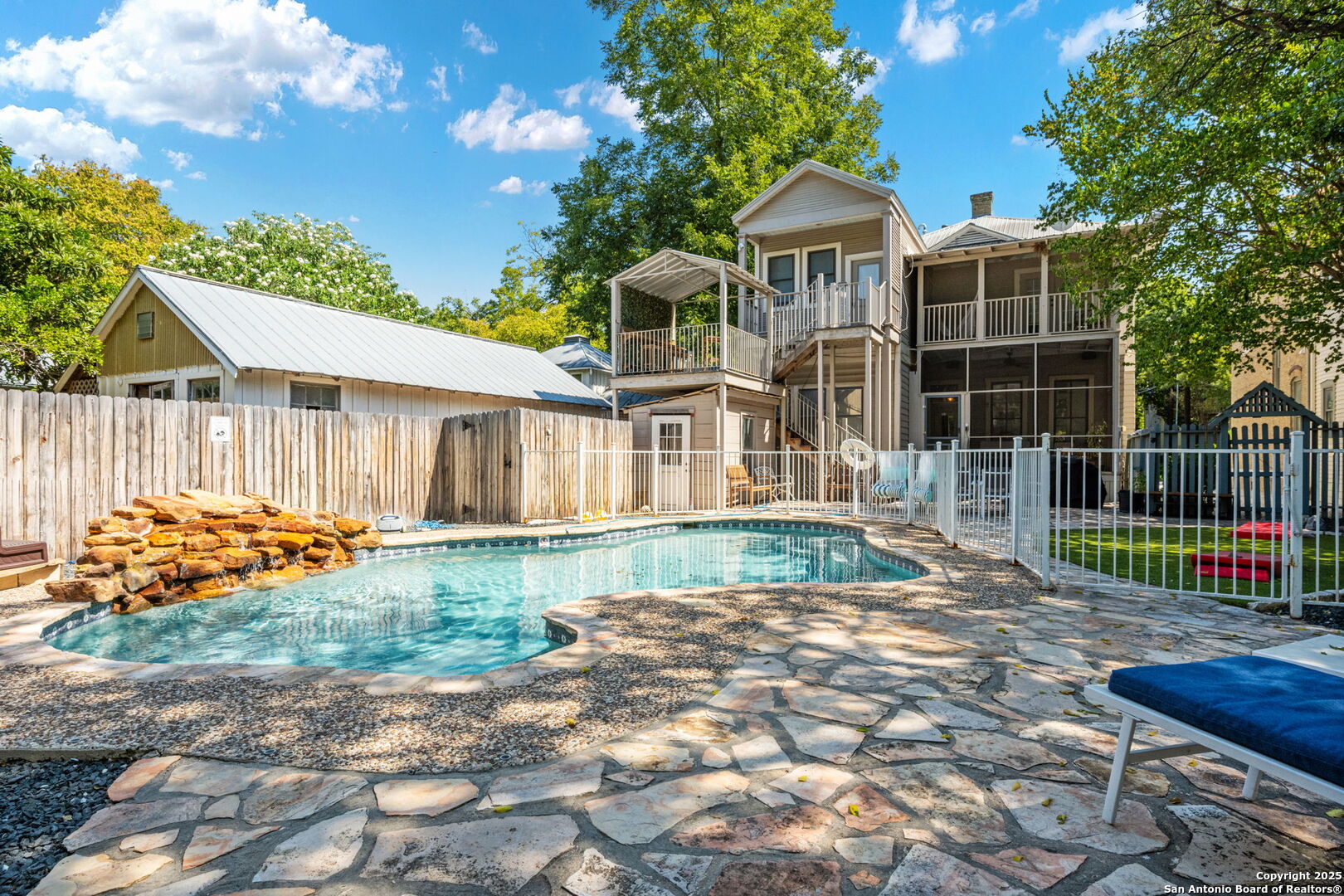 main property photo 37