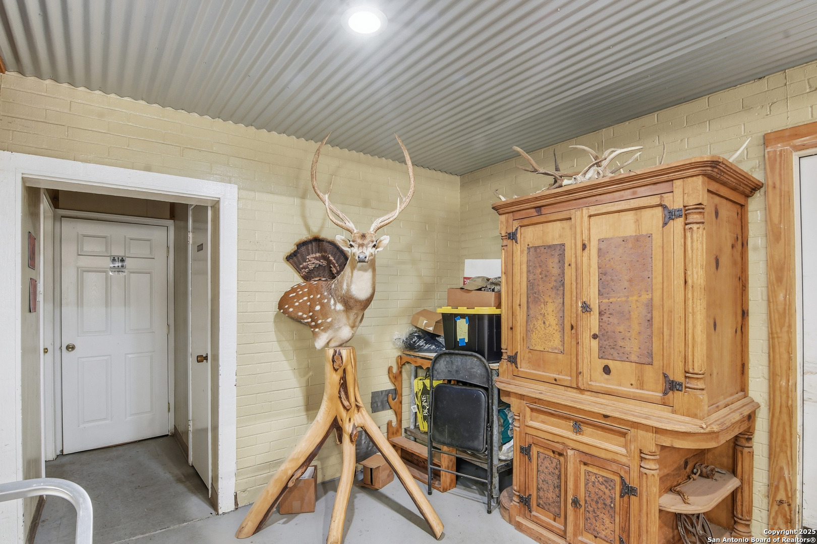 main property photo 14