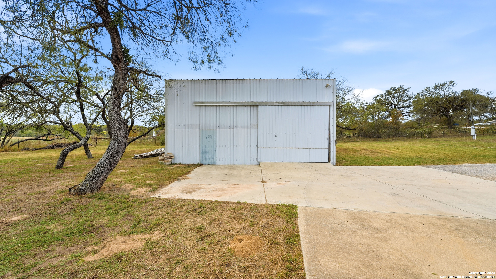 main property photo 34