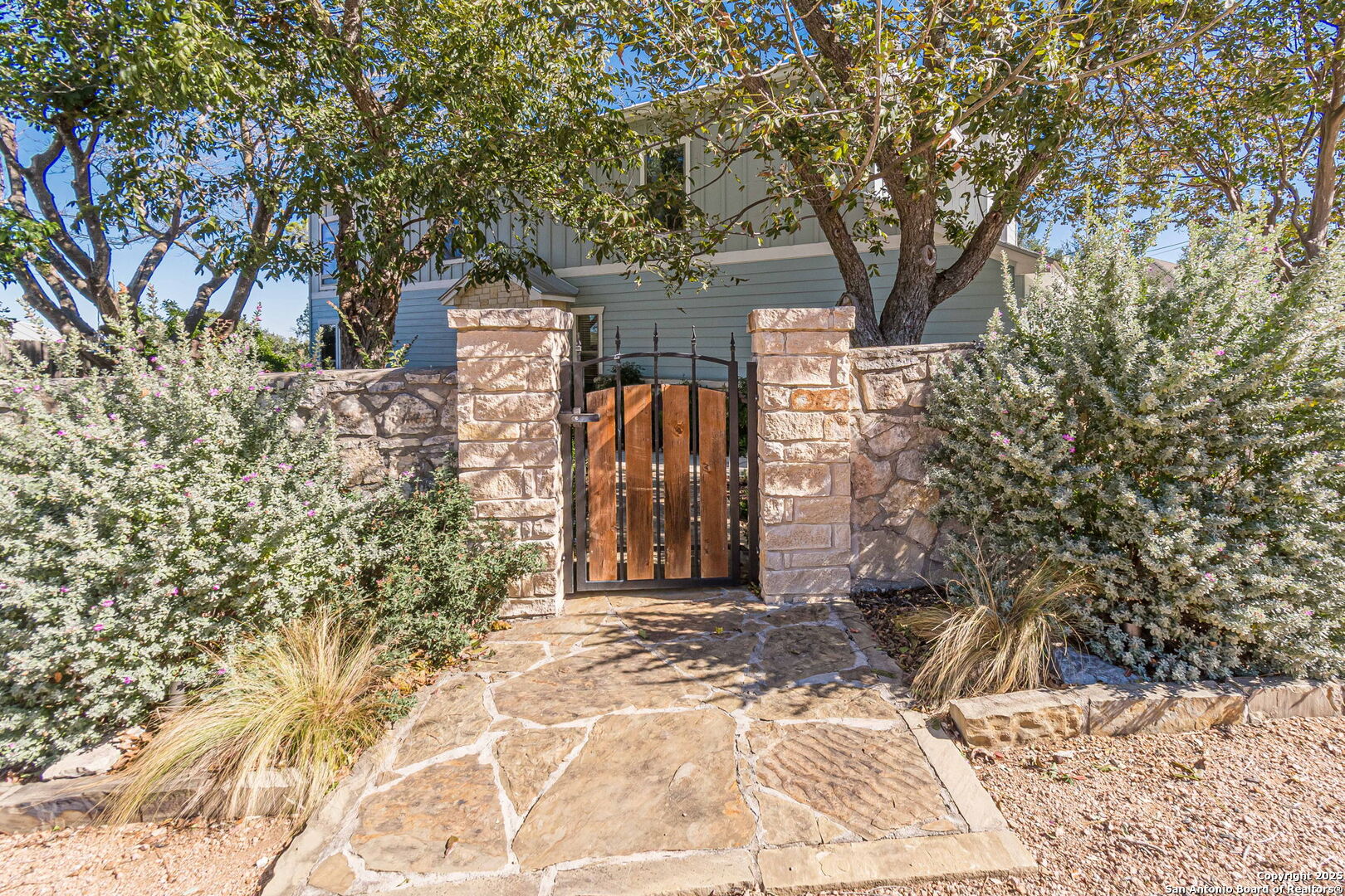 main property photo 40