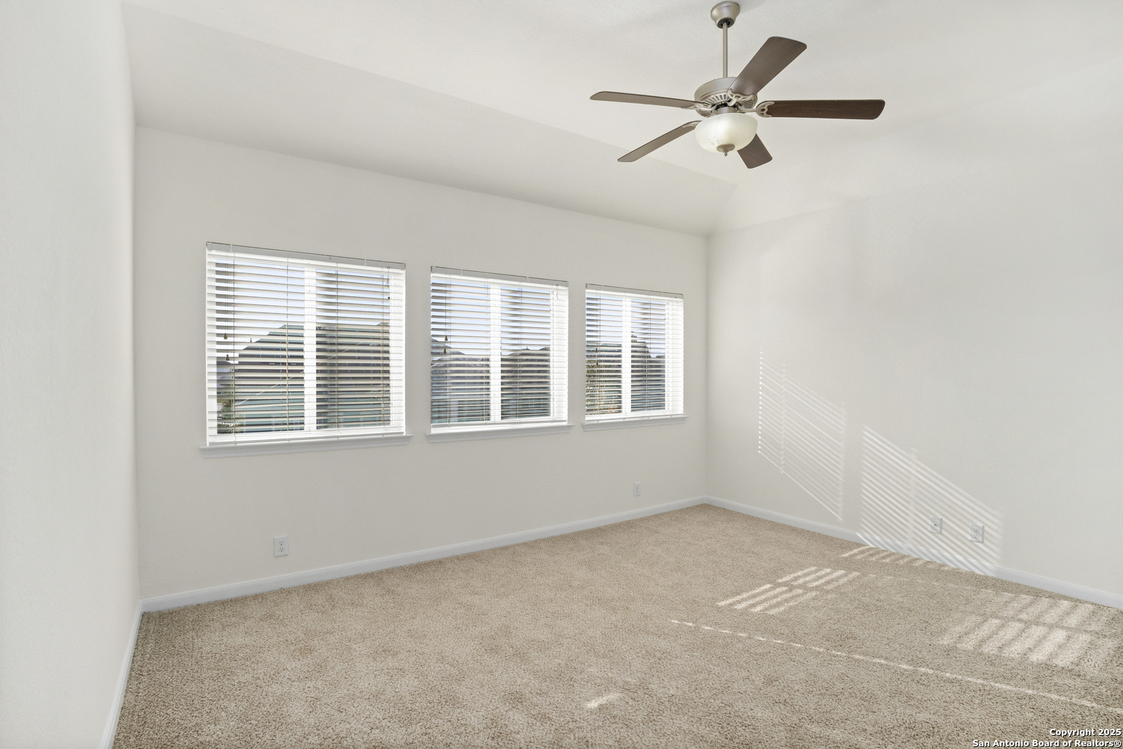 property viewer photo 16