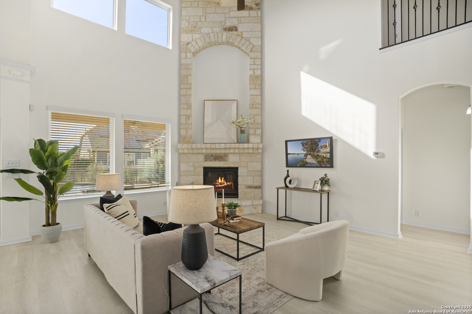 property viewer photo 2