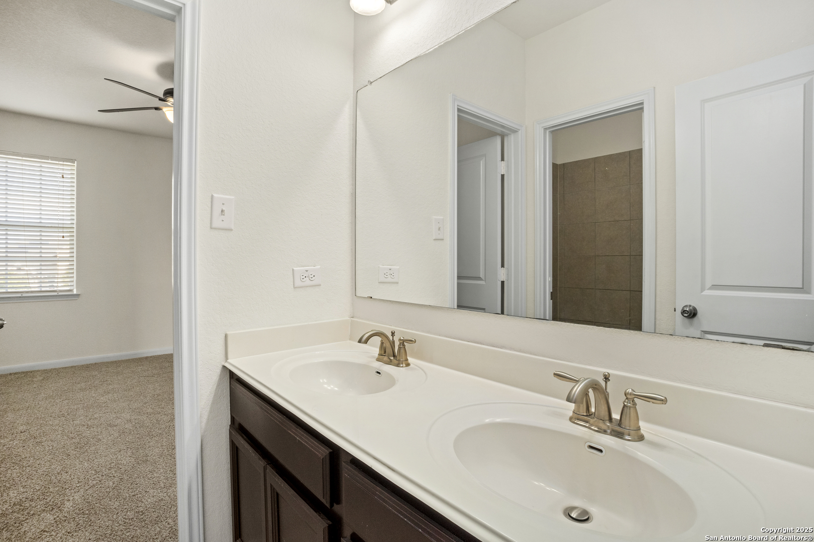 property viewer photo 20