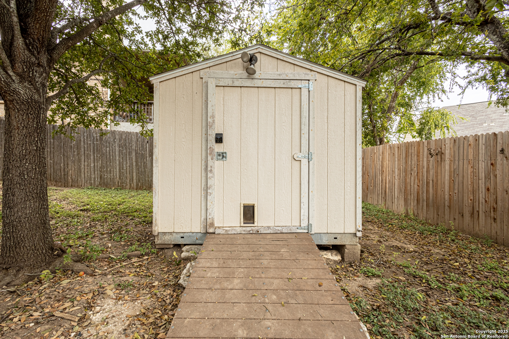 main property photo 28