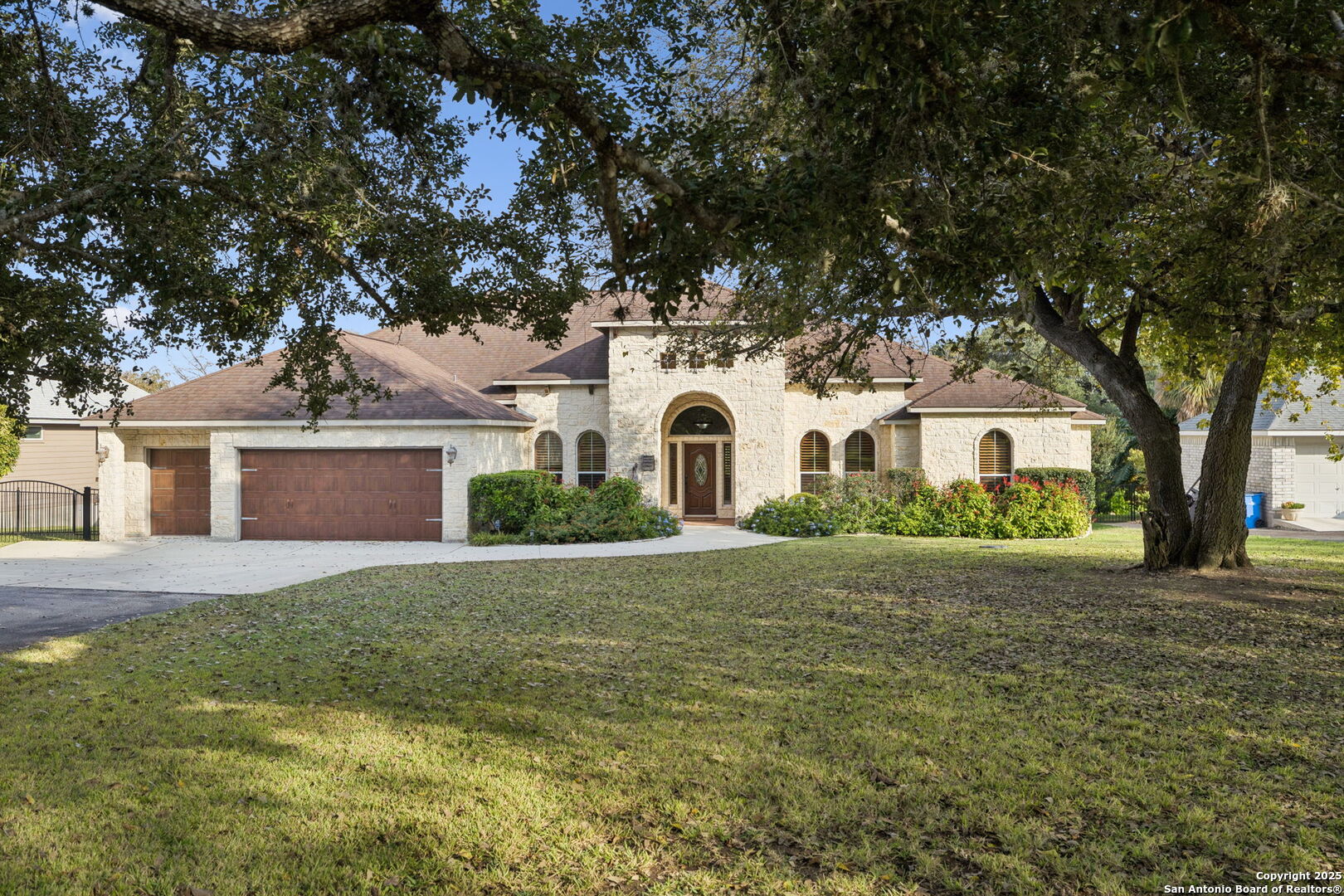 main property photo 7