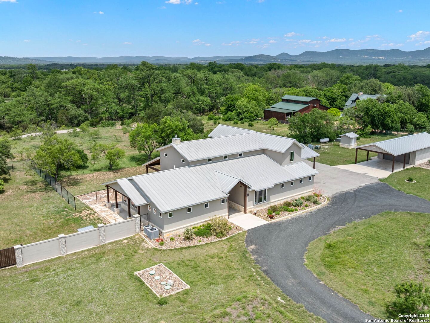 main property photo 4